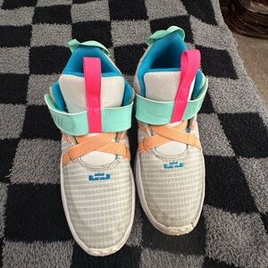 Nike Youth Athletic Sneakers in Mint, Teal & Pink size 2Y